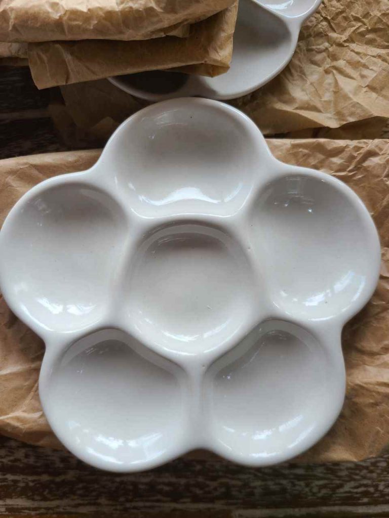 round ceramic gouache palette