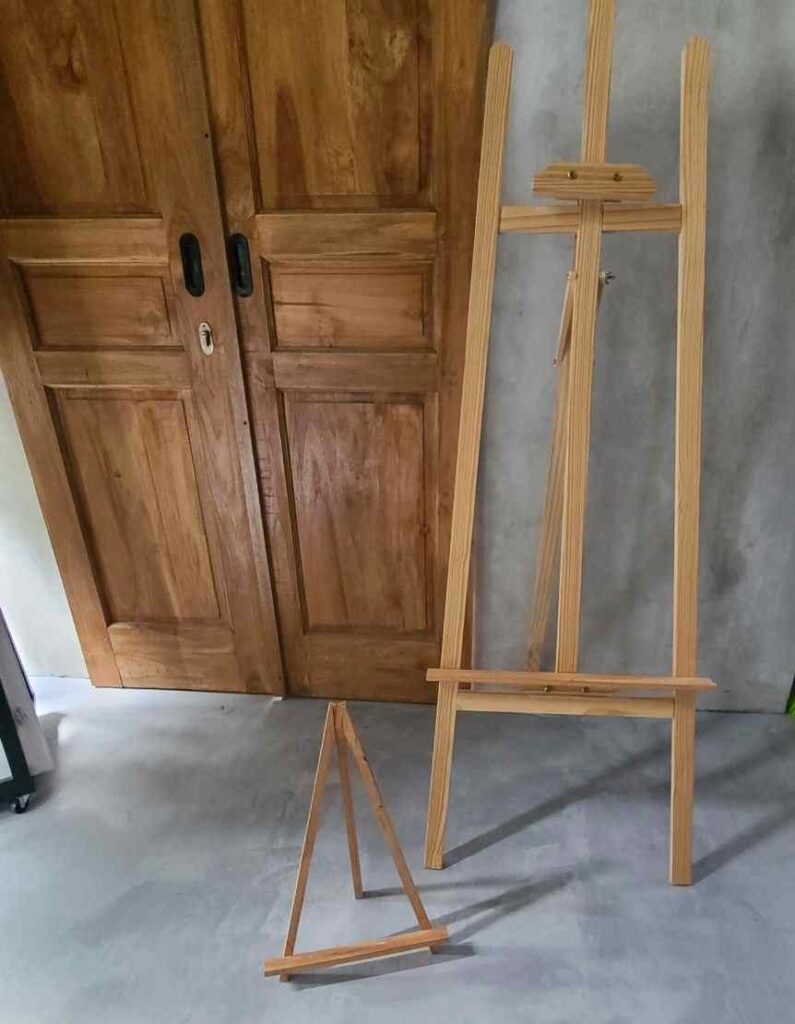 easel for acrylic painting