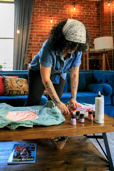 How to Seal Acrylic Paint on Denim